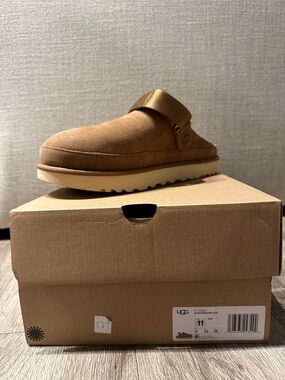 UGG Women’s Goldenstar Clog